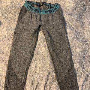 Gym shark leggings